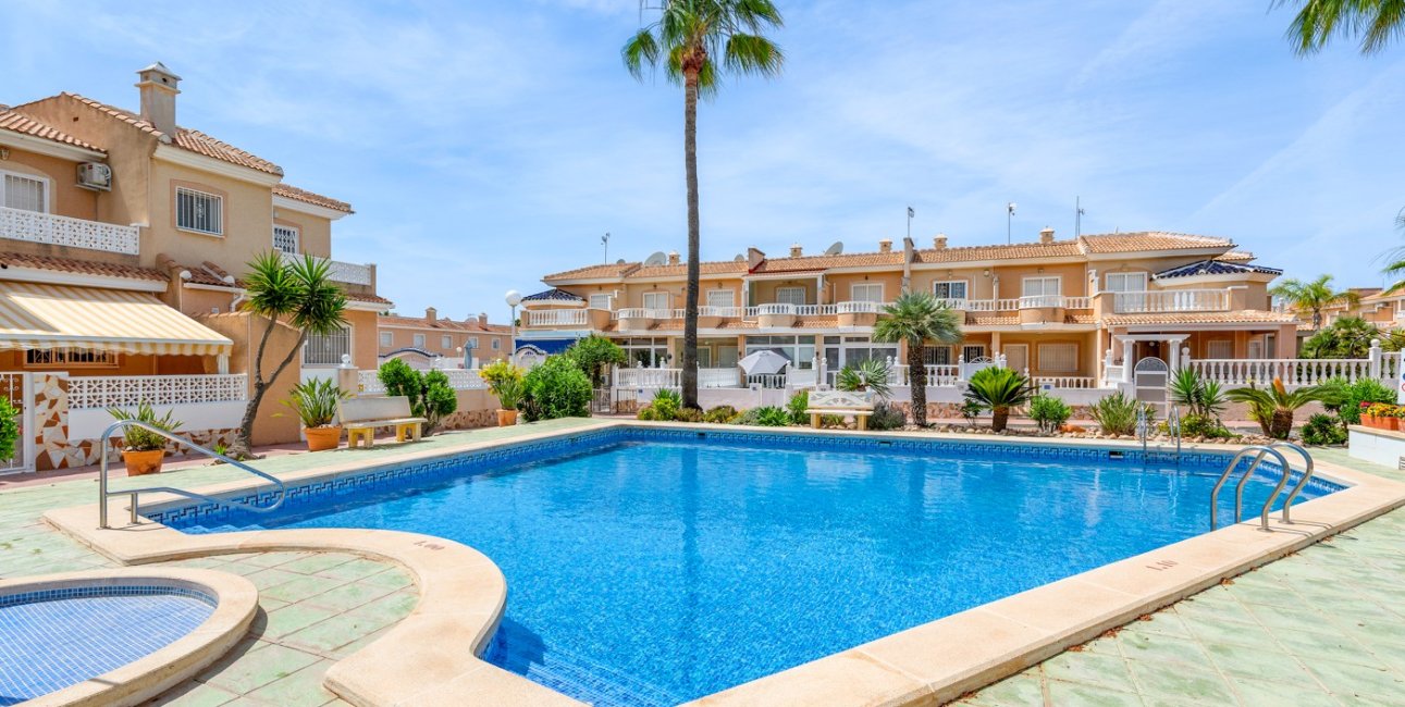 Resale - Townhouse -
Ciudad Quesada - Doña Pepa