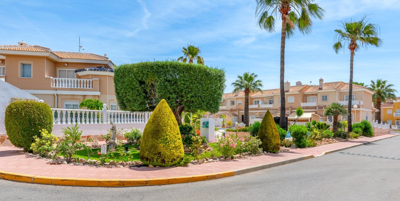 Resale - Townhouse -
Ciudad Quesada - Doña Pepa