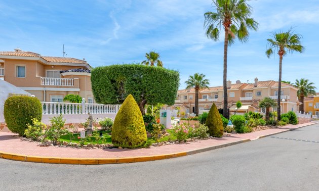 Resale - Townhouse -
Ciudad Quesada - Doña Pepa