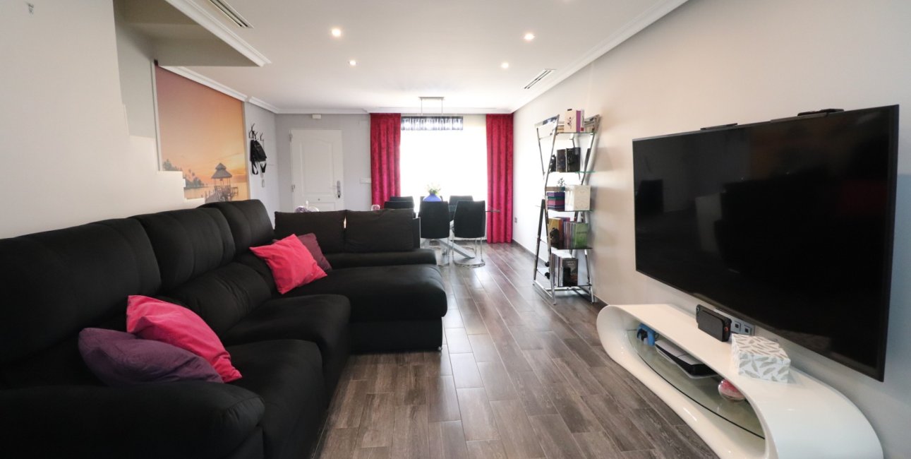 Resale - Townhouse -
Redovan - Redovan - Town