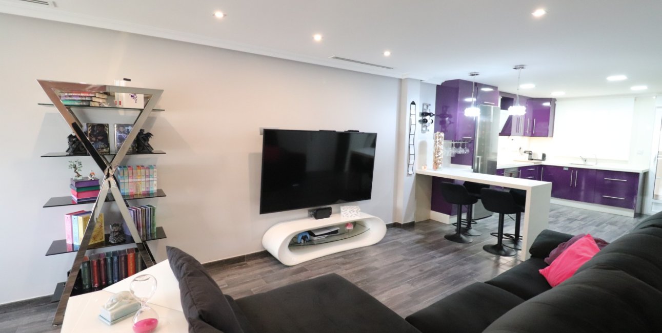 Resale - Townhouse -
Redovan - Redovan - Town