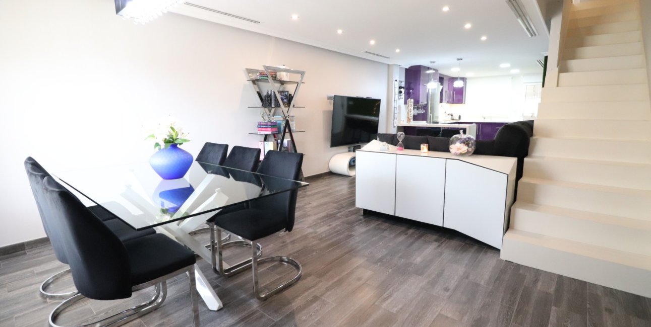 Resale - Townhouse -
Redovan - Redovan - Town