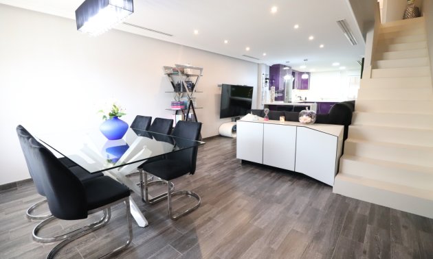 Resale - Townhouse -
Redovan - Redovan - Town