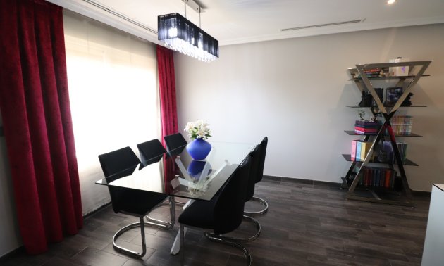 Resale - Townhouse -
Redovan - Redovan - Town