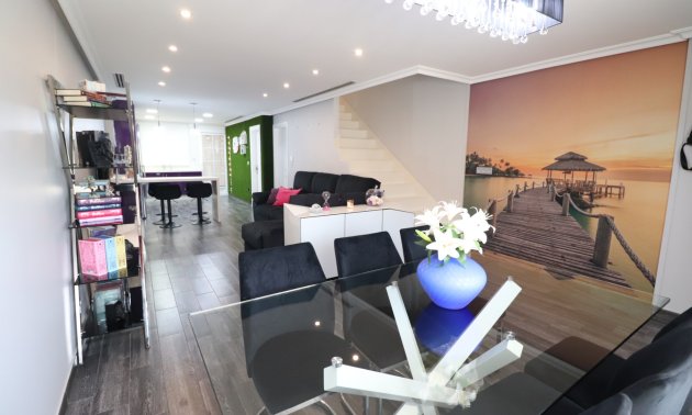 Resale - Townhouse -
Redovan - Redovan - Town