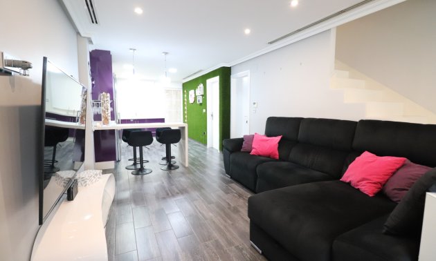 Resale - Townhouse -
Redovan - Redovan - Town