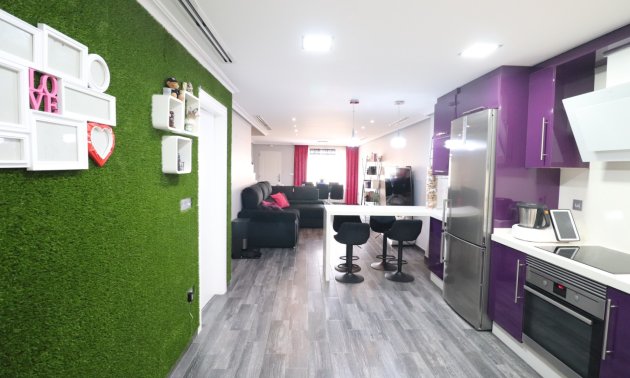 Resale - Townhouse -
Redovan - Redovan - Town