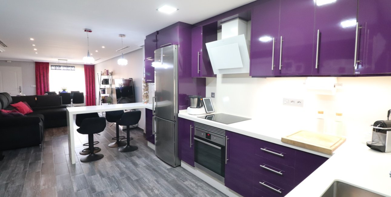 Resale - Townhouse -
Redovan - Redovan - Town