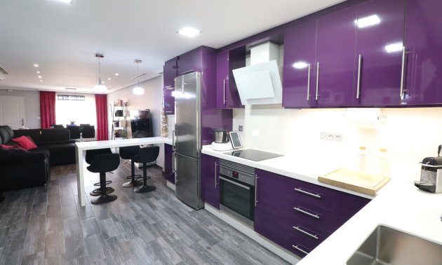 Resale - Townhouse -
Redovan - Redovan - Town