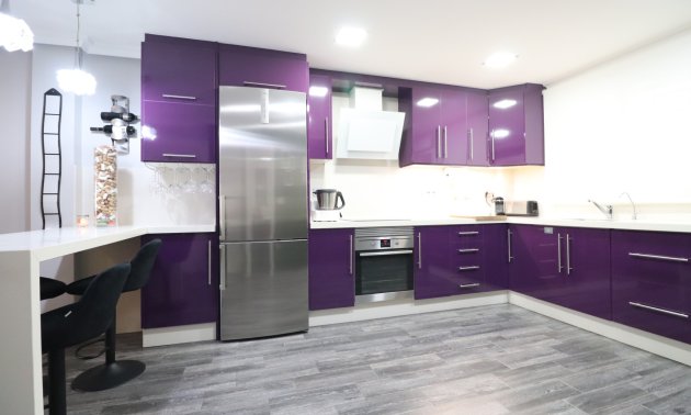 Resale - Townhouse -
Redovan - Redovan - Town