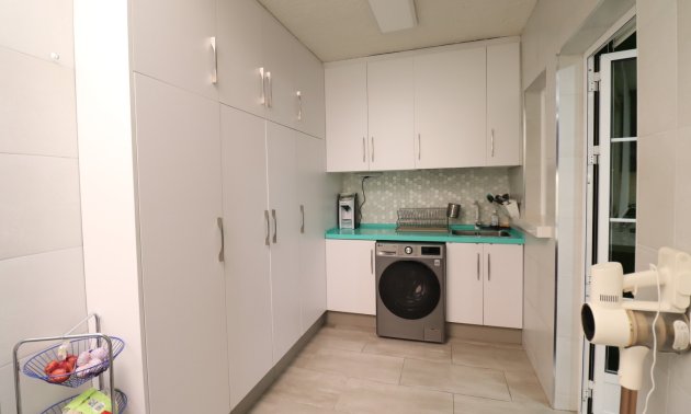 Resale - Townhouse -
Redovan - Redovan - Town