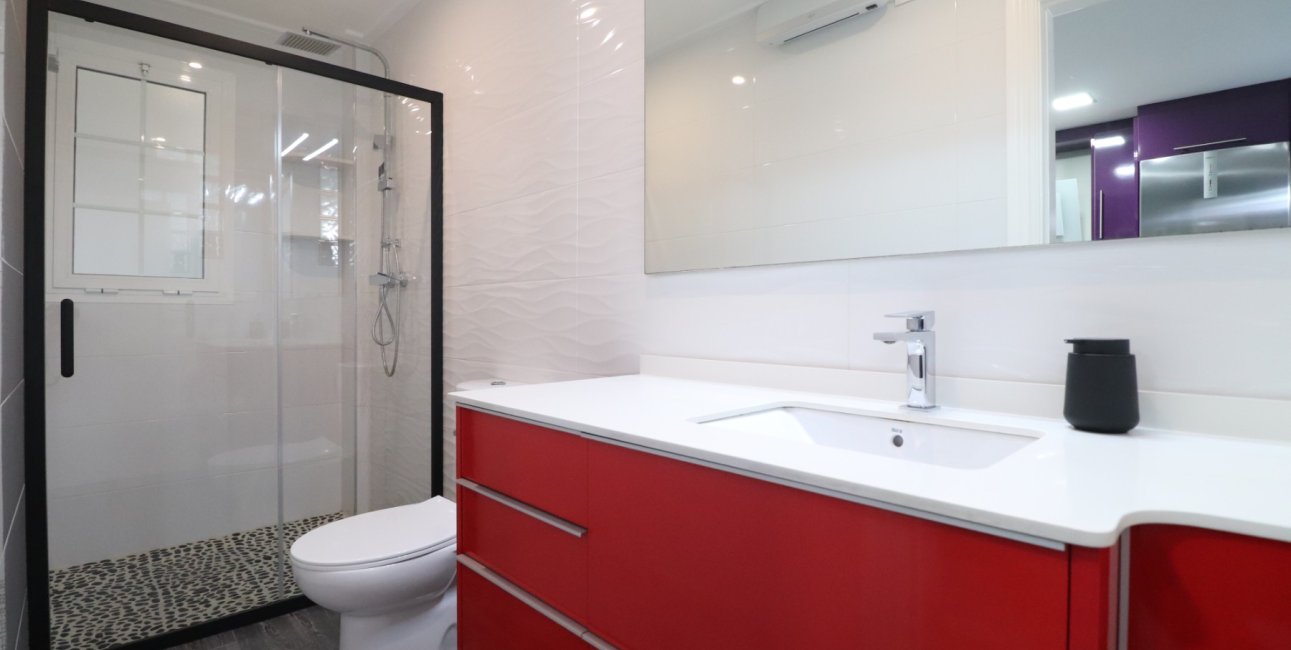 Resale - Townhouse -
Redovan - Redovan - Town