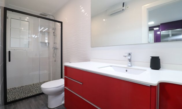 Resale - Townhouse -
Redovan - Redovan - Town