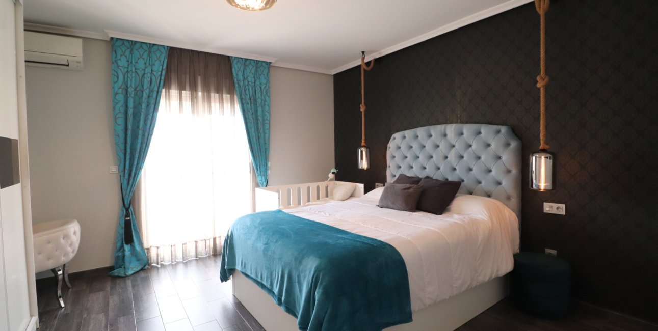 Resale - Townhouse -
Redovan - Redovan - Town