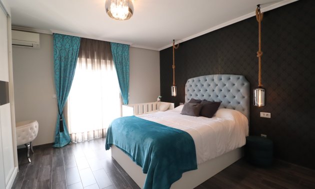 Resale - Townhouse -
Redovan - Redovan - Town