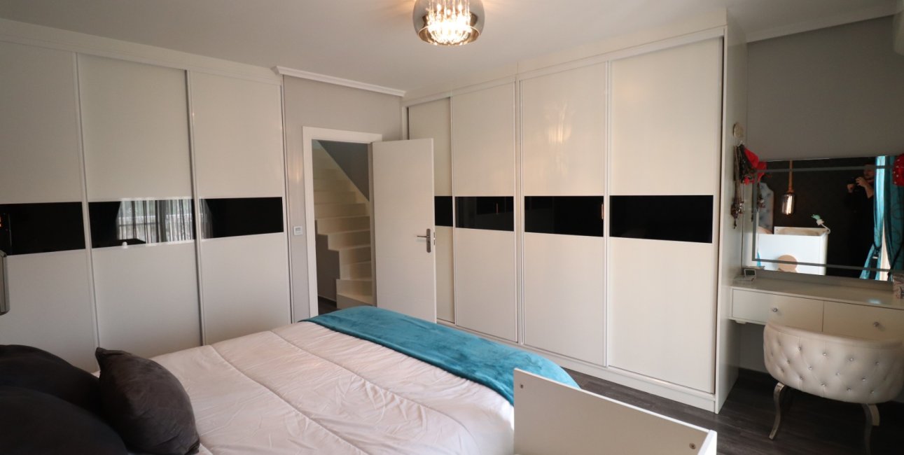 Resale - Townhouse -
Redovan - Redovan - Town