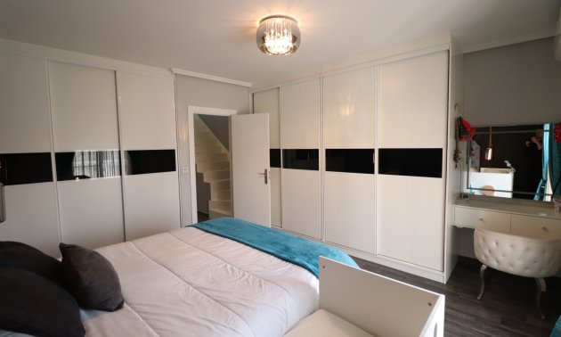 Resale - Townhouse -
Redovan - Redovan - Town