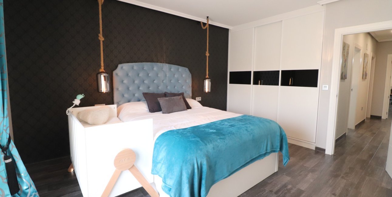 Resale - Townhouse -
Redovan - Redovan - Town