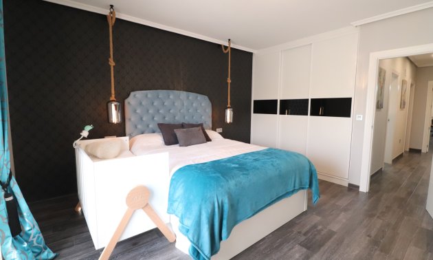 Resale - Townhouse -
Redovan - Redovan - Town