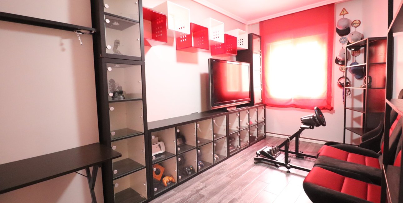 Resale - Townhouse -
Redovan - Redovan - Town