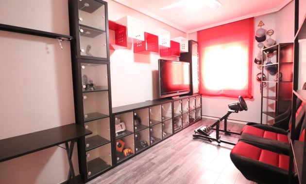 Resale - Townhouse -
Redovan - Redovan - Town