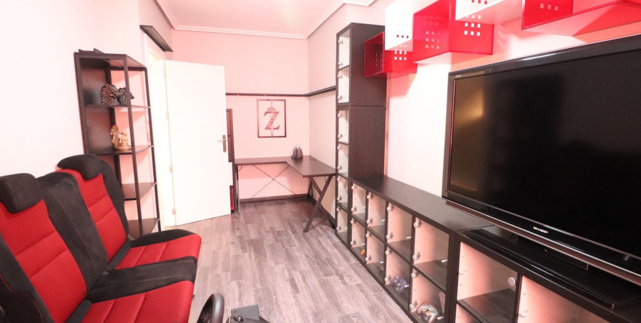 Resale - Townhouse -
Redovan - Redovan - Town