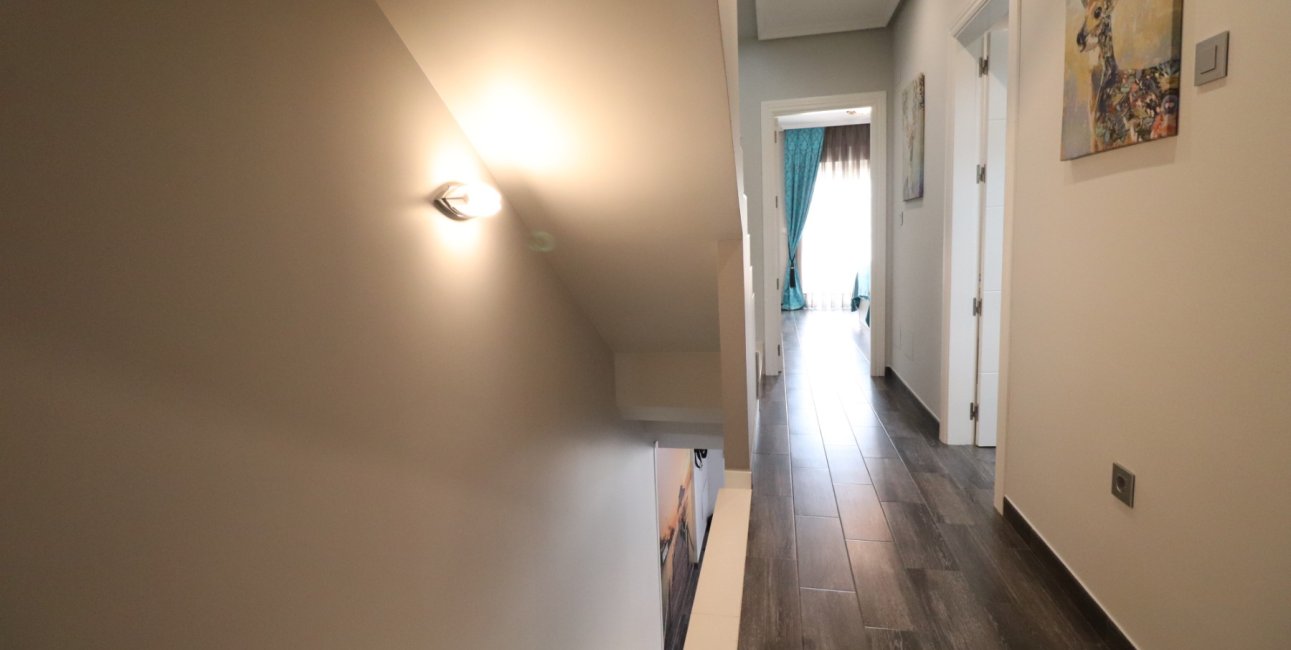 Resale - Townhouse -
Redovan - Redovan - Town