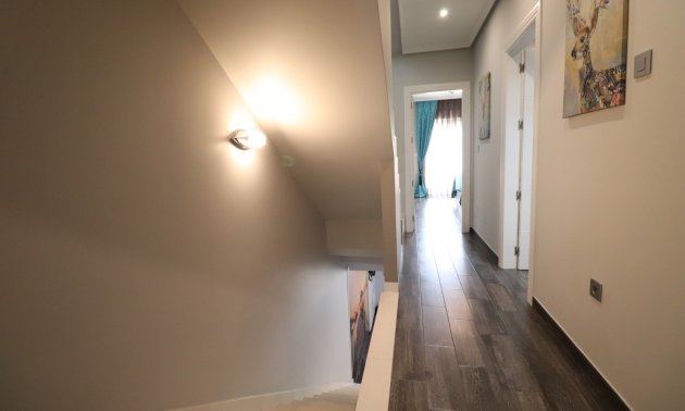 Resale - Townhouse -
Redovan - Redovan - Town