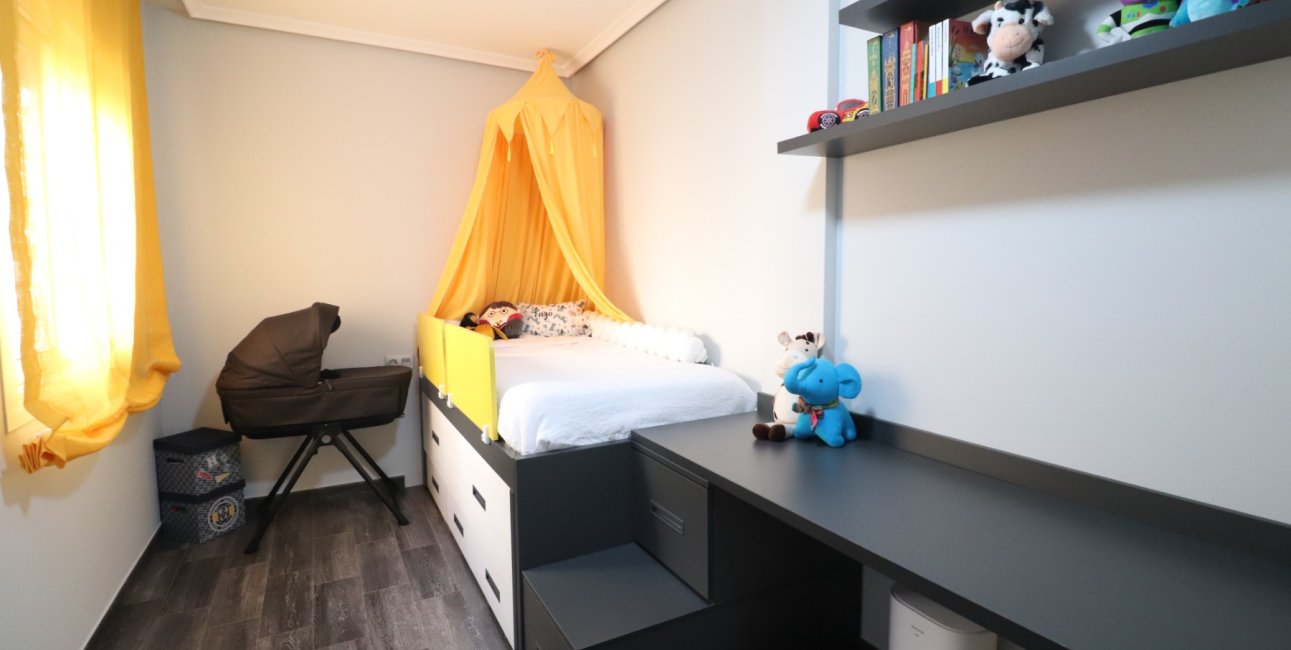 Resale - Townhouse -
Redovan - Redovan - Town