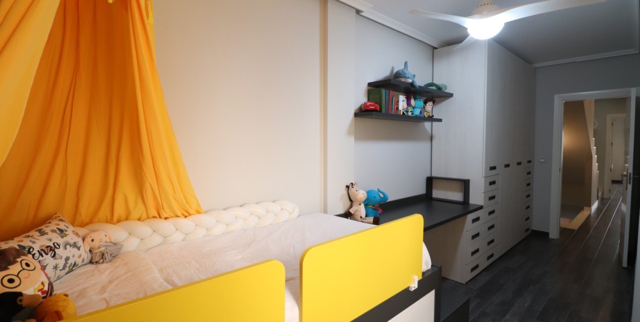 Resale - Townhouse -
Redovan - Redovan - Town