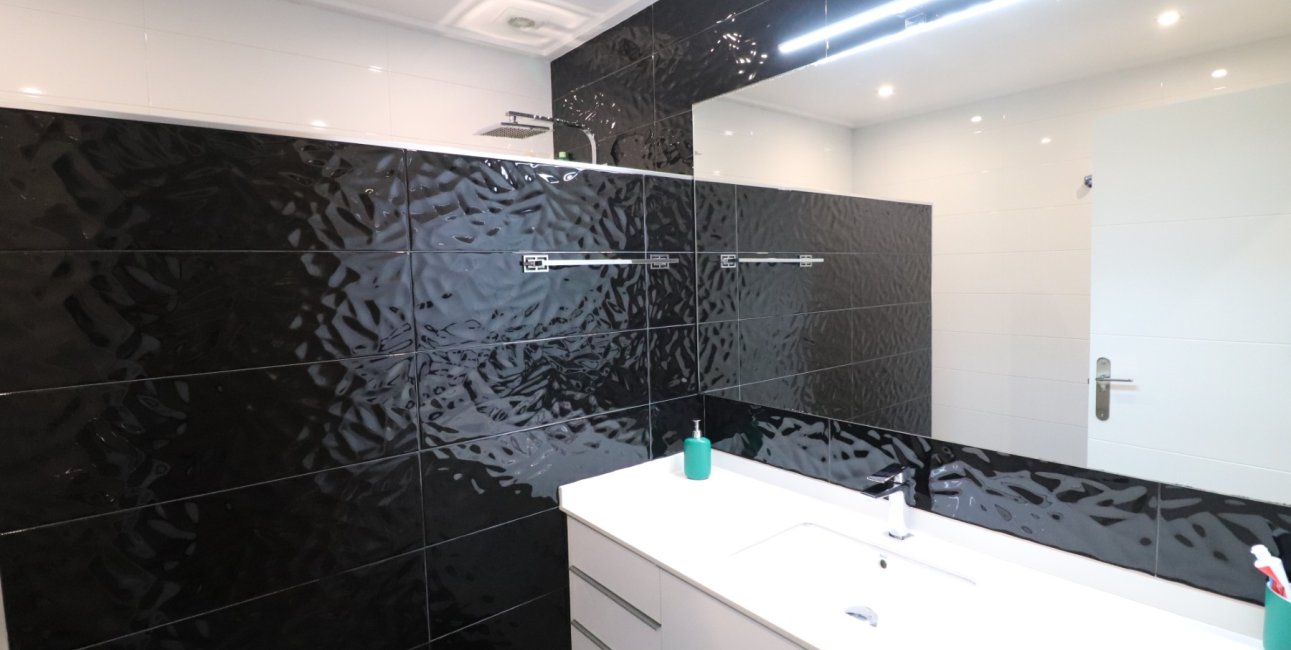 Resale - Townhouse -
Redovan - Redovan - Town