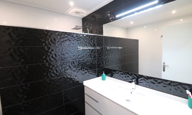 Resale - Townhouse -
Redovan - Redovan - Town