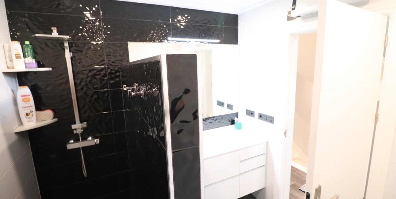 Resale - Townhouse -
Redovan - Redovan - Town