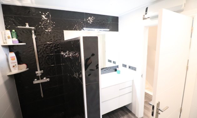 Resale - Townhouse -
Redovan - Redovan - Town