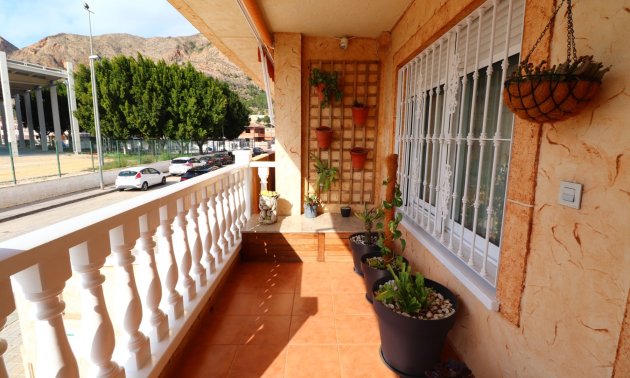 Resale - Townhouse -
Redovan - Redovan - Town