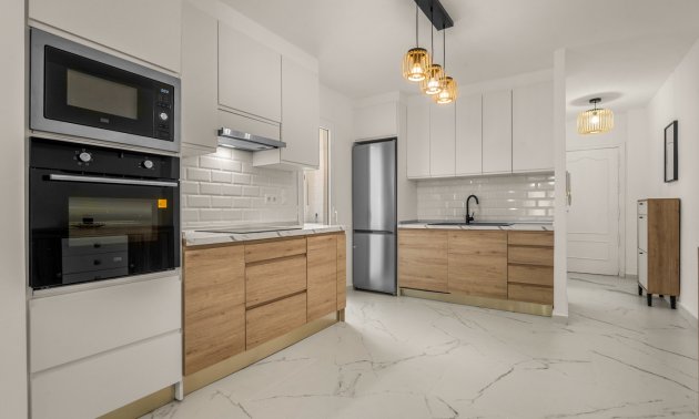 Reventa - Apartamento / piso -
Torrevieja - Playa Del Cura