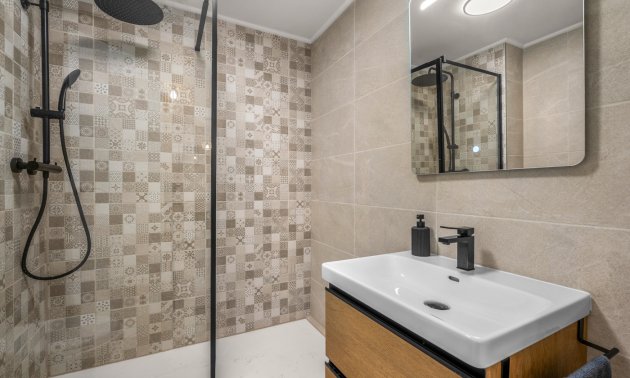 Reventa - Apartamento / piso -
Torrevieja - Playa Del Cura