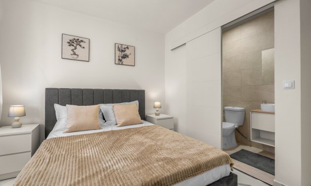 Reventa - Apartamento / piso -
Torrevieja - Playa Del Cura