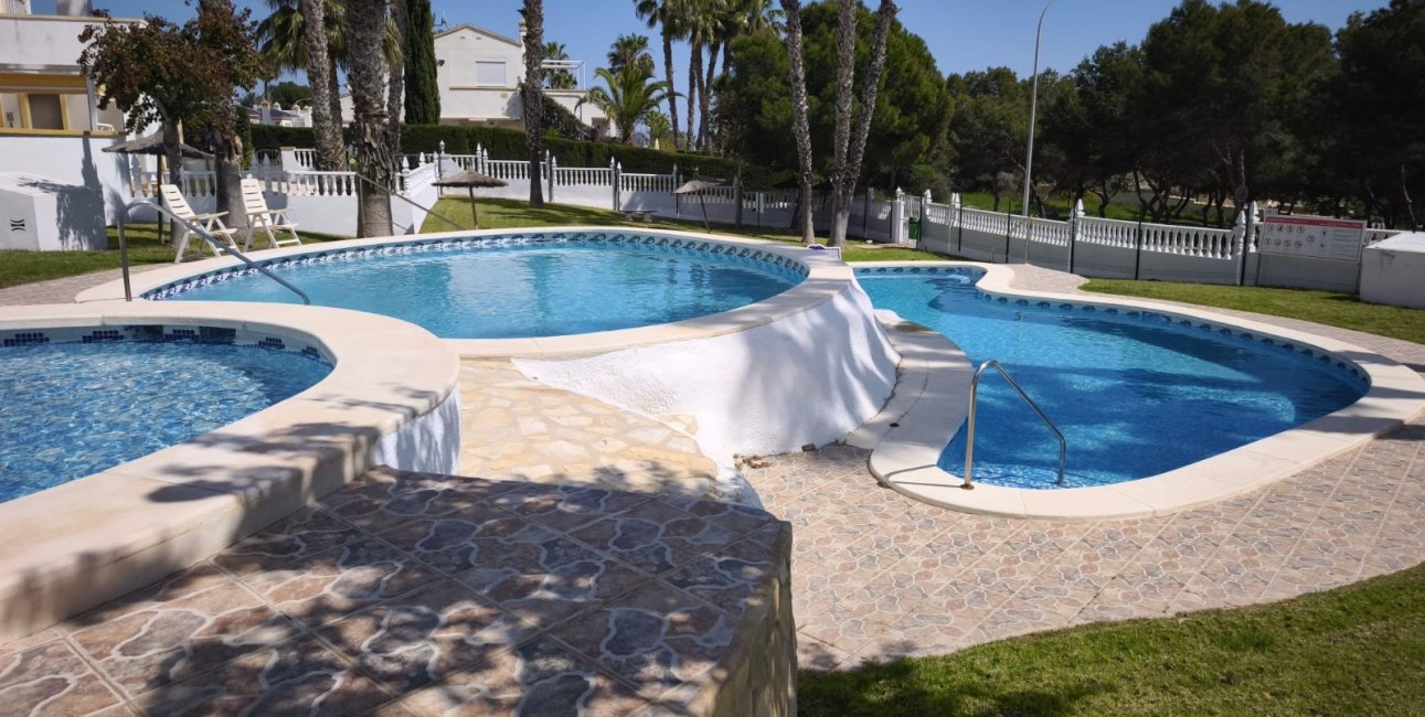 Resale - Bungalow -
Orihuela Costa - Villamartin