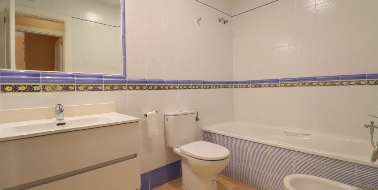 Resale - Bungalow -
Orihuela Costa - Villamartin