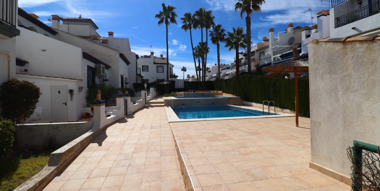 Resale - Bungalow -
Orihuela Costa - Villamartin