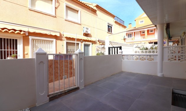 Resale - Apartment / flat -
Torrevieja - Torre La Mata