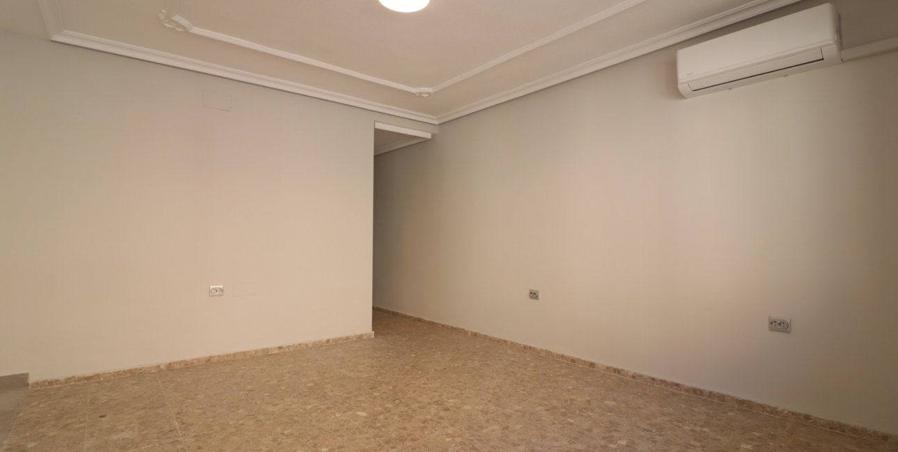 Resale - Apartment / flat -
Torrevieja - Torre La Mata