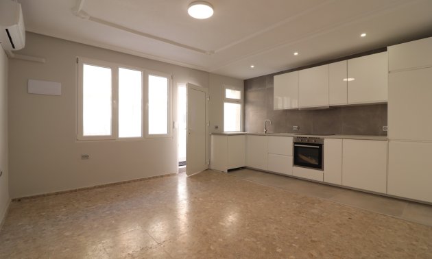 Resale - Apartment / flat -
Torrevieja - Torre La Mata