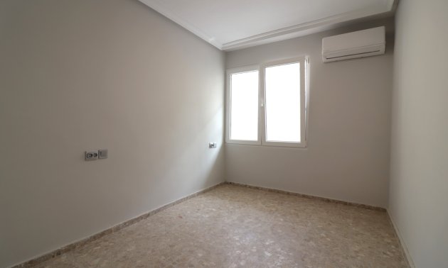 Resale - Apartment / flat -
Torrevieja - Torre La Mata