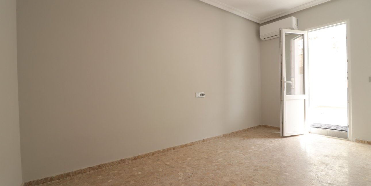 Resale - Apartment / flat -
Torrevieja - Torre La Mata