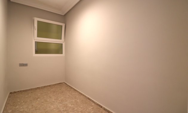 Resale - Apartment / flat -
Torrevieja - Torre La Mata