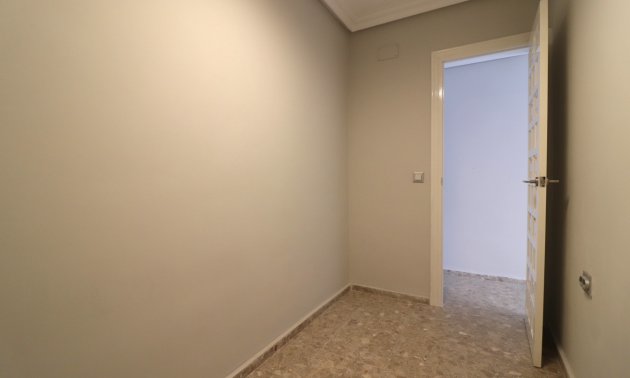 Resale - Apartment / flat -
Torrevieja - Torre La Mata