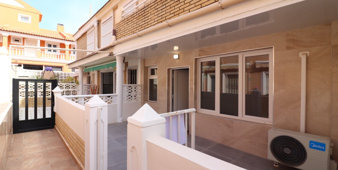 Resale - Apartment / flat -
Torrevieja - Torre La Mata