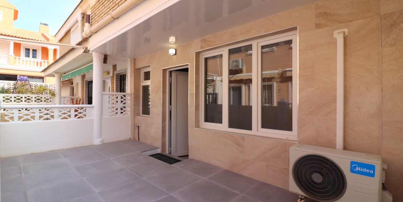 Resale - Apartment / flat -
Torrevieja - Torre La Mata